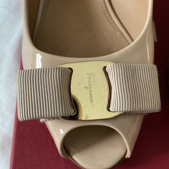 Salvador’s Ferragamo beige shoe - Picture 2 of 10